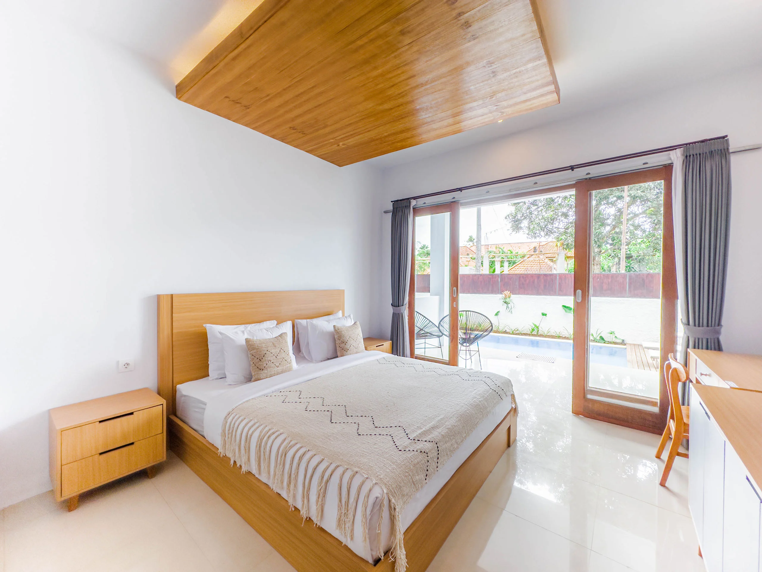 deluxe-bedroom-08042026-2